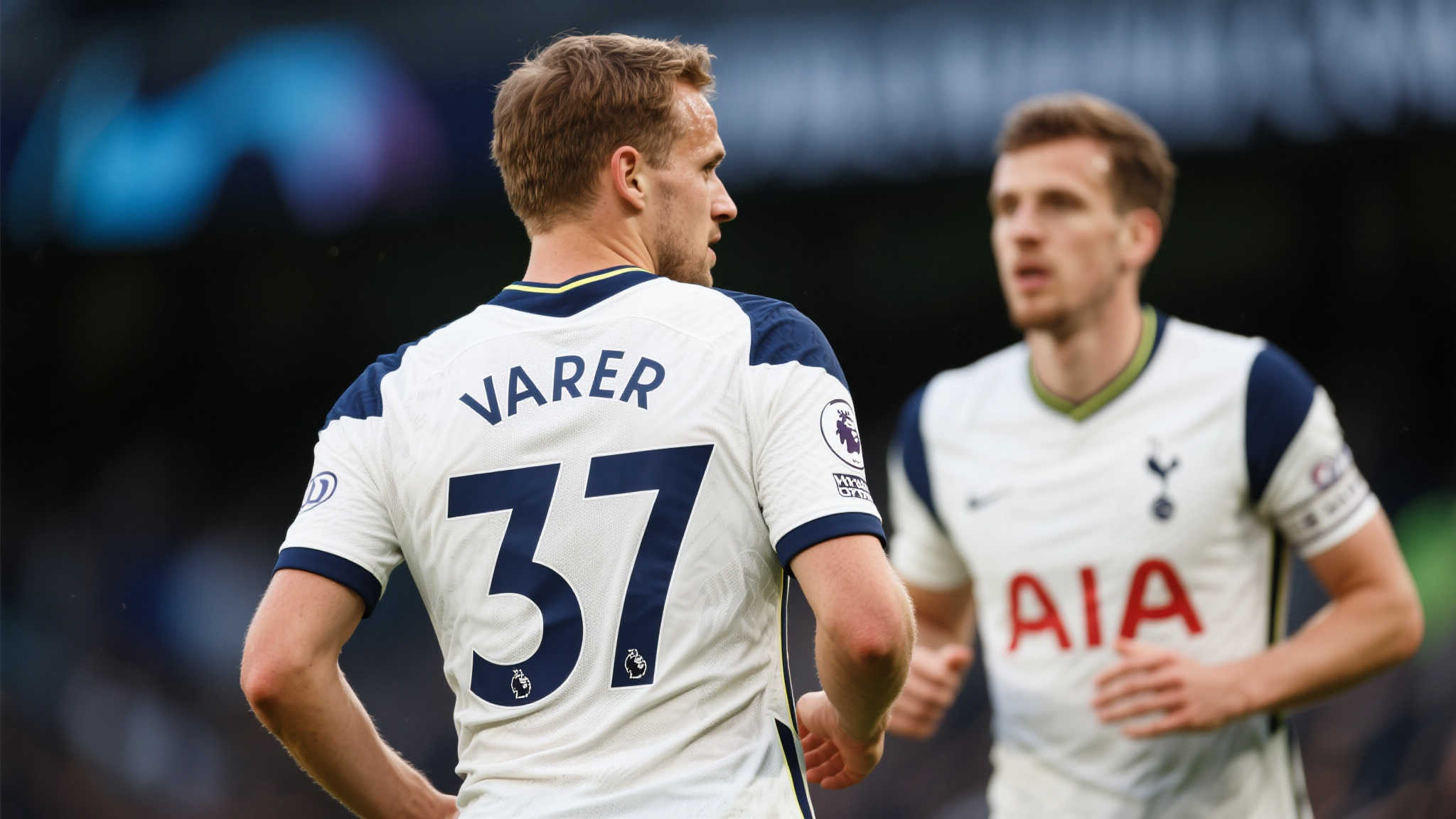 范德文揭秘球衣号码背后的故事:纪念15岁去世的挚友,选择37号 范德文揭秘球衣号码背后的故事:纪念15岁去世的挚友,选择37号